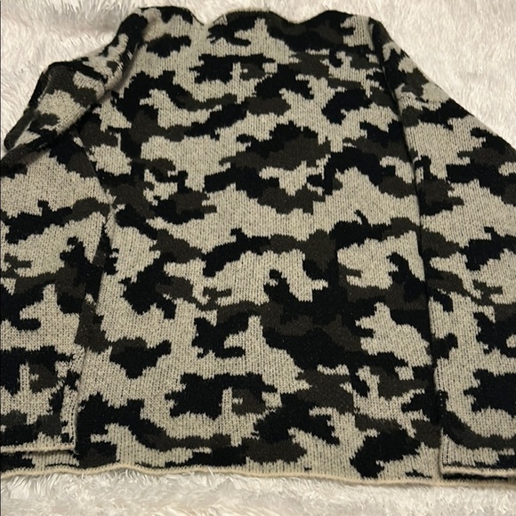 Central Park West Camouflage Patterned Sweater Small - Picture 6 of 6